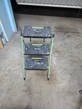 Escalera plegable 2-3 peldaños unas 20 otras 30