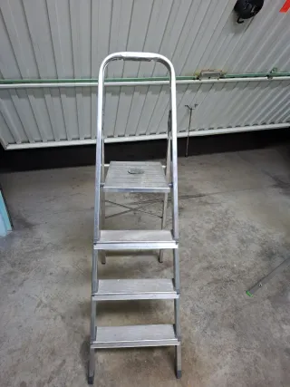 Escalera plegable 2-3 peldaños unas 20 otras 30