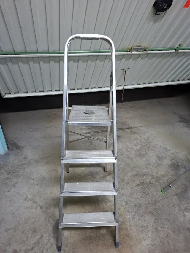 Escalera plegable 2-3 peldaños