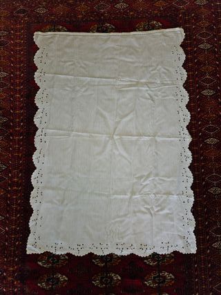 Tenda antica ricamata a mano