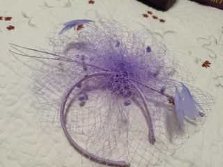 Conjunto bolso, zapatos y tocado morado