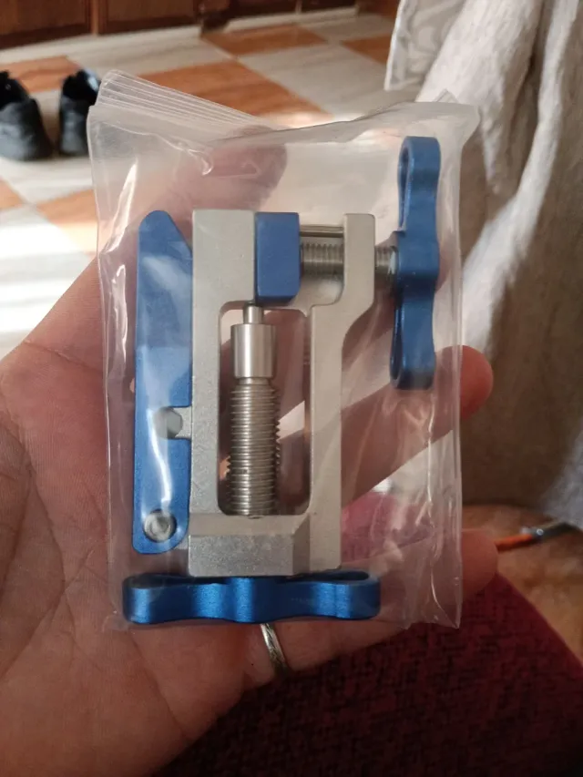 Herramienta inserción aguja bicicleta