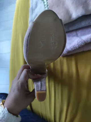 Zapatos de tacón beige