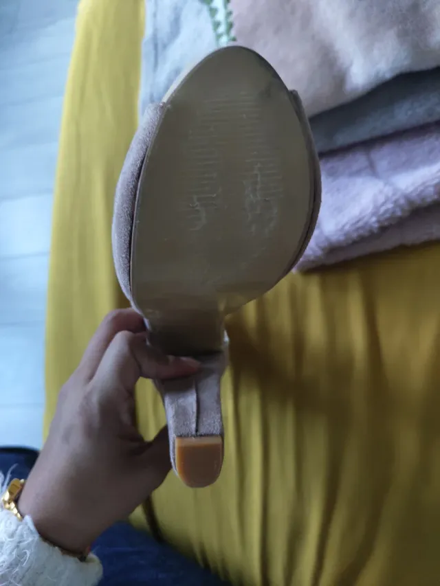 Zapatos de tacón beige