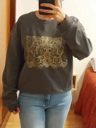 Sudadera Promod gris con estampado dorado