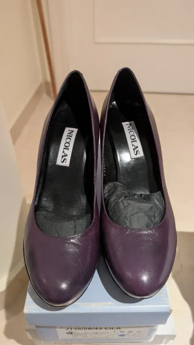 Tacones Nicolas Morado Talla 39