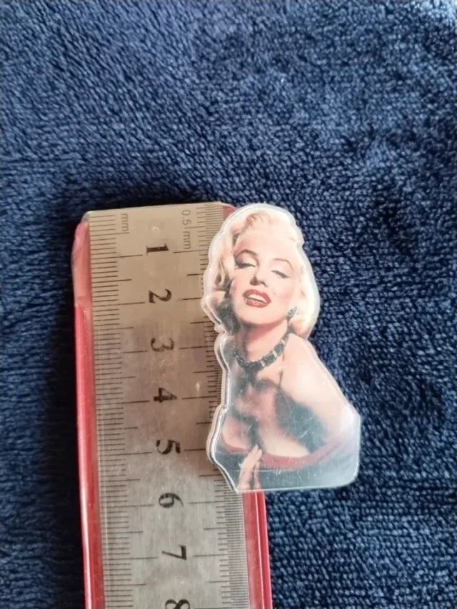 Broche Marilyn Monroe Vestido Rojo