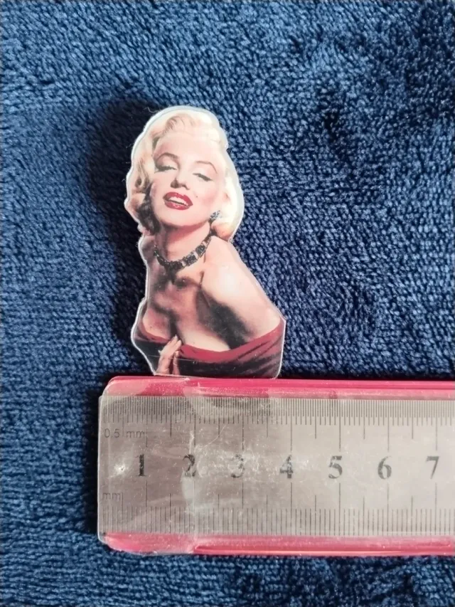 Broche Marilyn Monroe Vestido Rojo