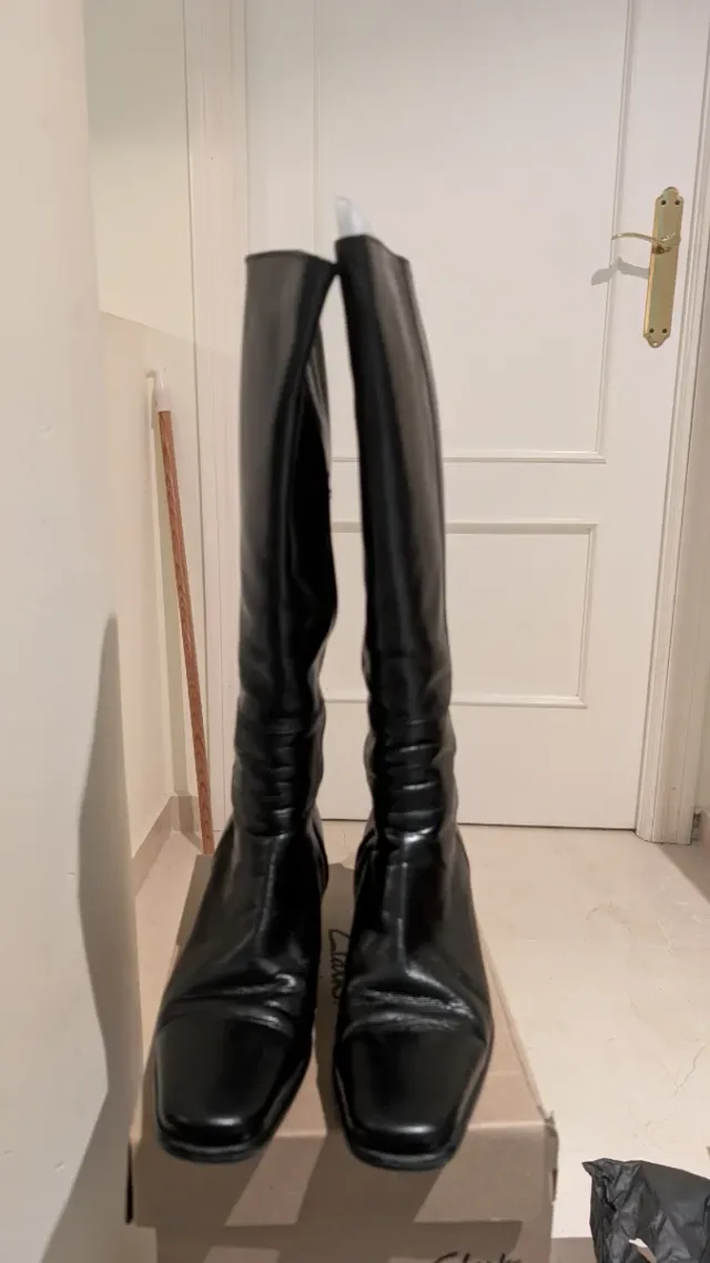 Botas altas de cuero negras