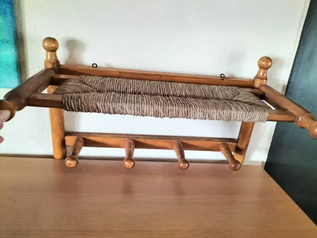 Perchero vintage madera maciza y mimbre
