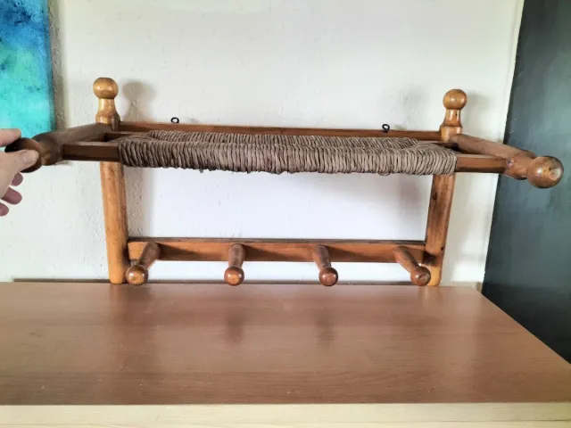 Perchero vintage madera maciza y mimbre
