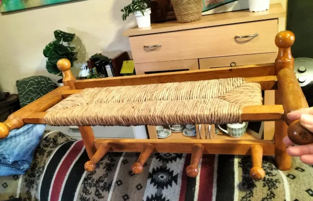 Perchero vintage madera maciza y mimbre