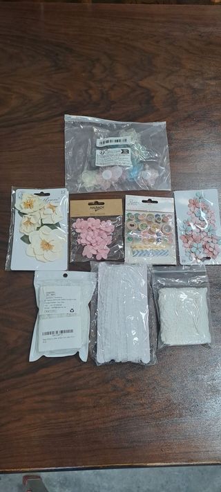 Flores decorativas y cintas de encaje, pack de 8