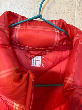 Chaleco acolchado a cuadros rojo