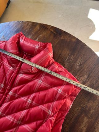 Chaleco acolchado a cuadros rojo