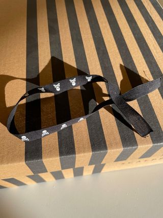 Pulsera Scalpers Calaveras. 32cm largo, 1cm ancho.