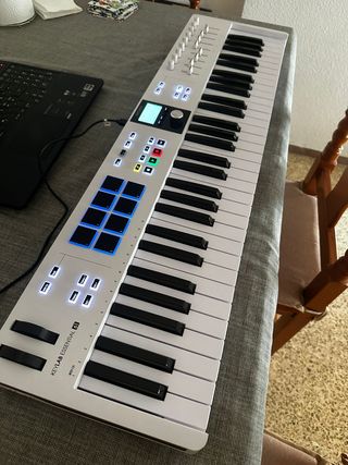 Teclado MIDI Arturia Keylab Essential 61