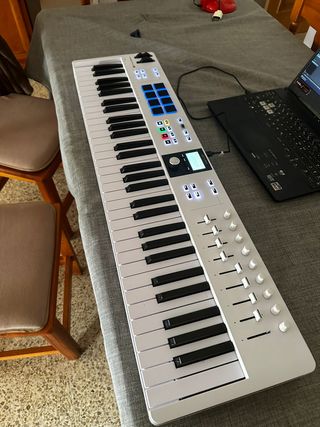 Teclado MIDI Arturia Keylab Essential 61