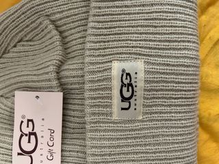 Gorro UGG gris y blanco