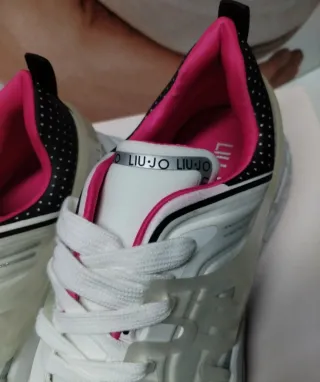 Sneakers Liu Jo bianche e fucsia