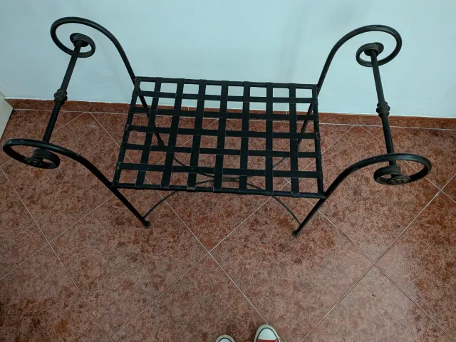 Banqueta de forja negra