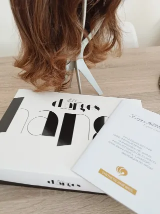 Peluca sintética monofilamento