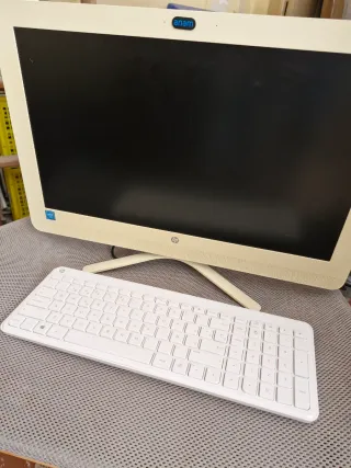 Monitor HP verde y Blanco