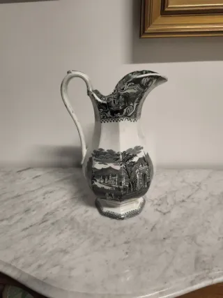 Jarra antigua de cerámica