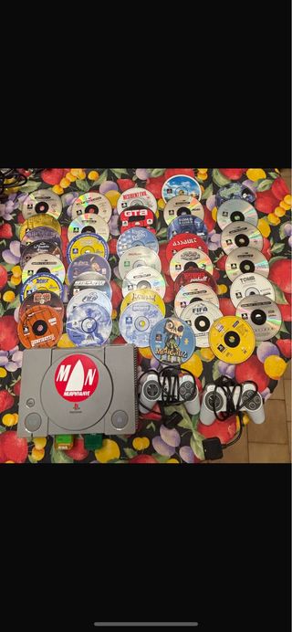 PlayStation 1 con 2 joystick e 38 giochi