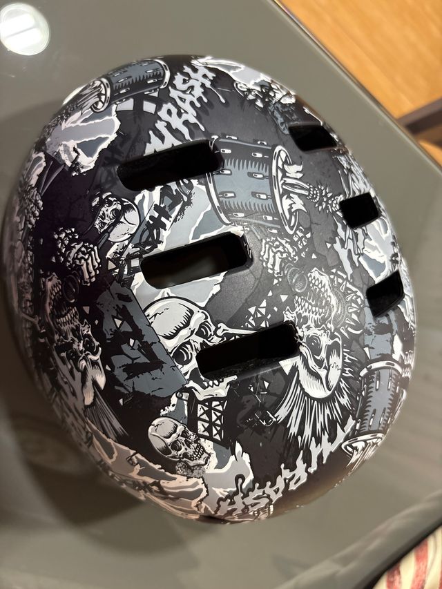 Casco Bici/Patinete Diseño Calaveras