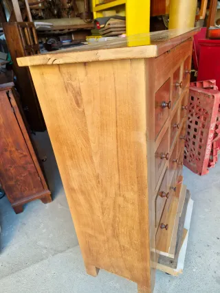 Cassettiera in ciliegio con 12 cassetti