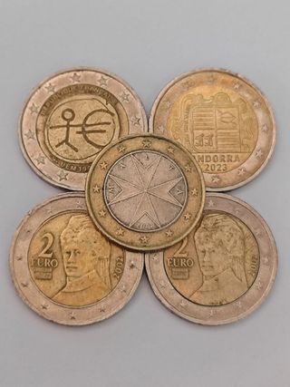 Monedas euro conmemorativas y primeras emisiones
