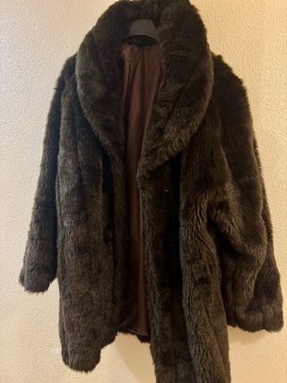 Abrigo de pelo marrón