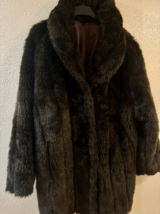 Abrigo de pelo marrón