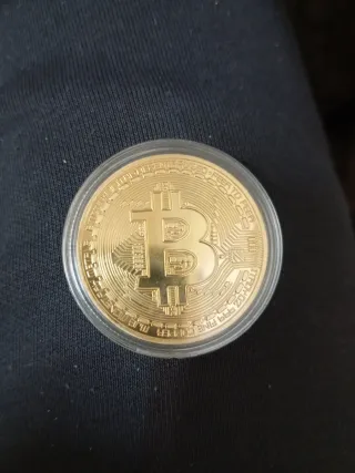 Moneda Bitcoin Chapada en Oro