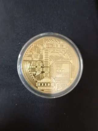 Moneda Bitcoin Chapada en Oro