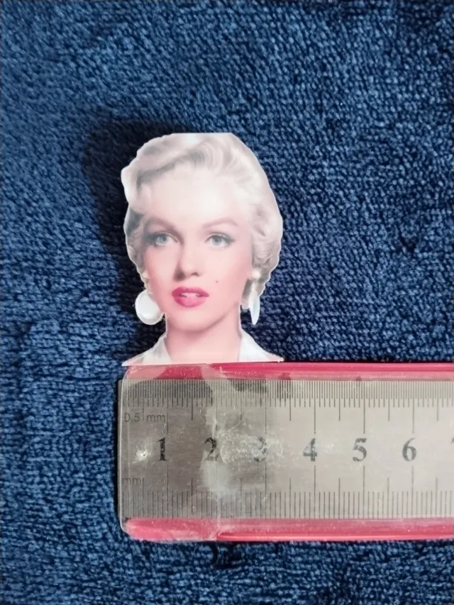 Broche Marilyn Monroe Cara Blanco