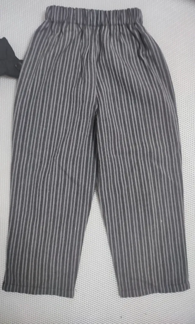 Pantalones grises a rayas