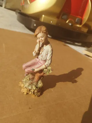 Statua Capodimonte Bambino Seduto