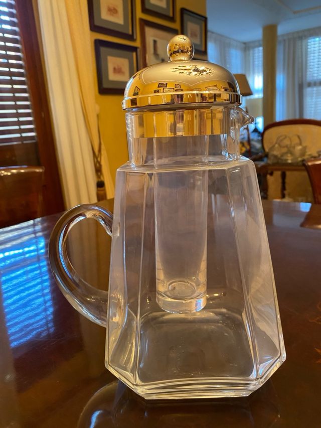 Jarra de cristal con compartimento interior