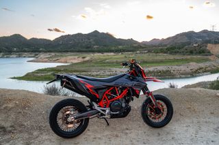 KTM 690 SMC R 2021  PRECIO NEGOCIABLE