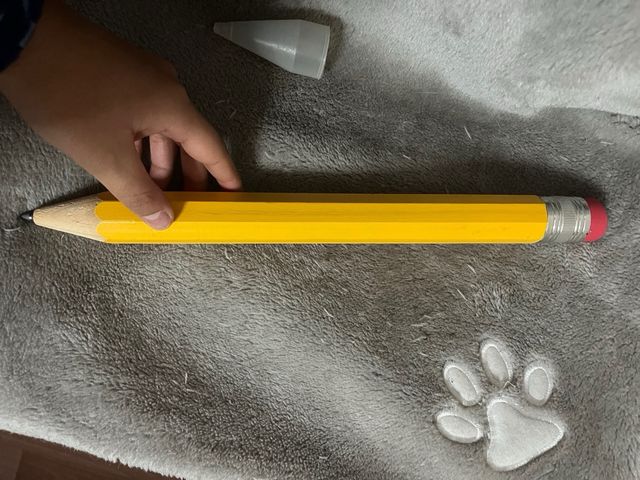 Matitone gigante giallo con gommino