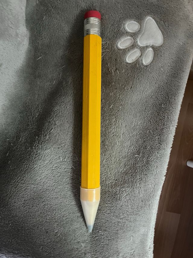 Matitone gigante giallo con gommino