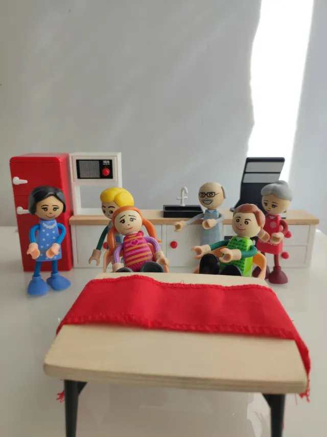 Muñecos de madera, cocina y baño 10€ cada conjunto