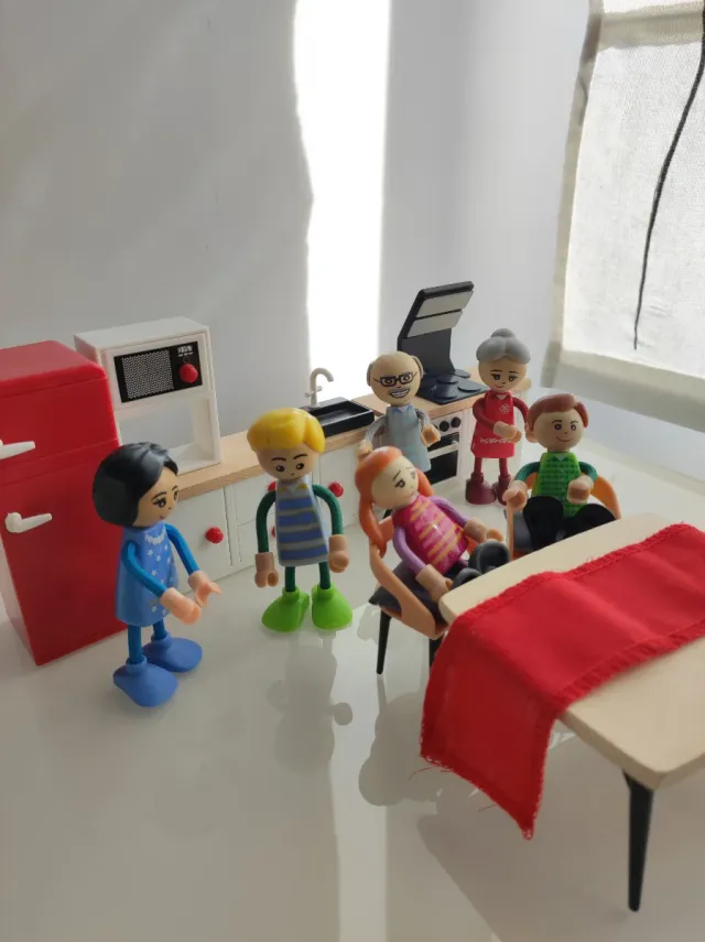 Muñecos de madera, cocina y baño 10€ cada conjunto