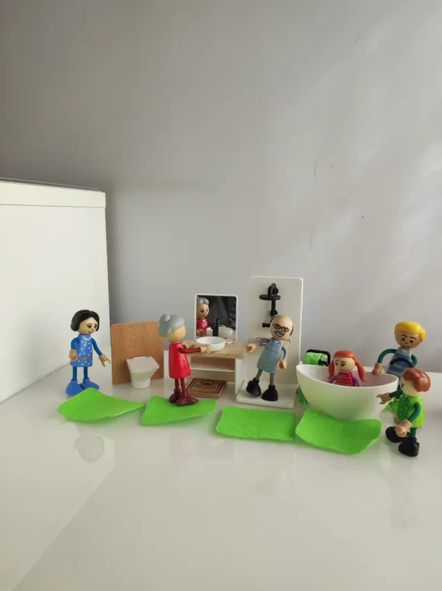 Muñecos de madera, cocina y baño 10€ cada conjunto