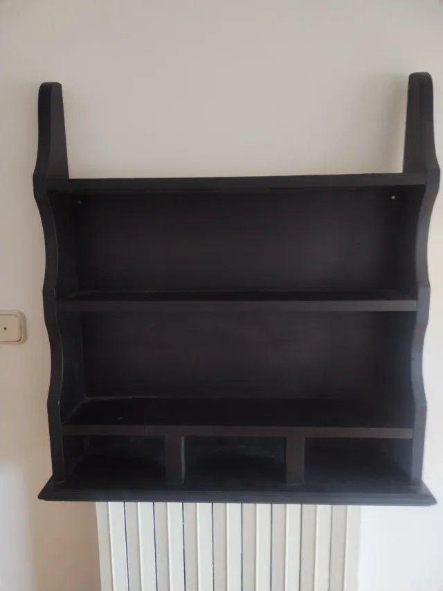 Scaffale in legno nero
