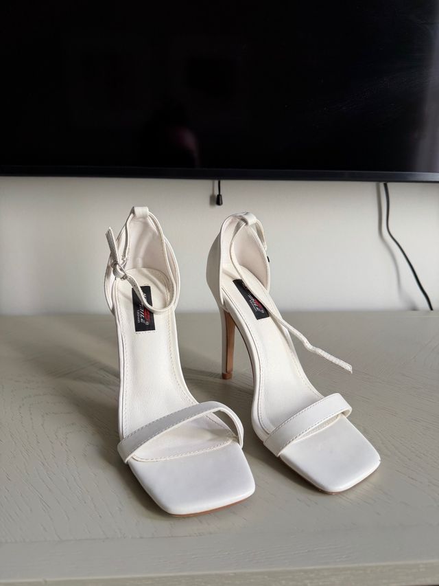 Tacones blancos mujer