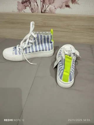 Zapatillas niña Merkal rayas