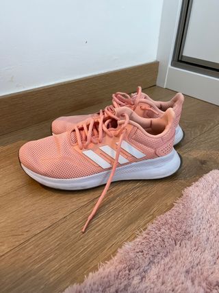 Botines Adidas coral y Blanco